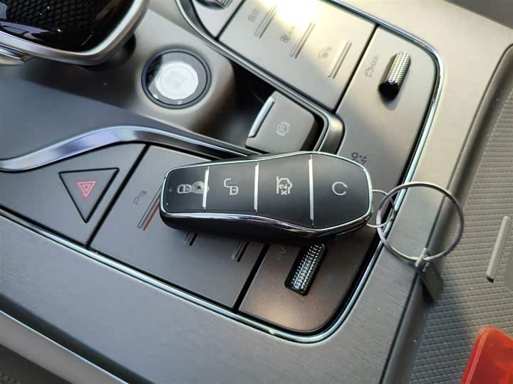 Фото 9 - BYD Tang Hybrid/EV