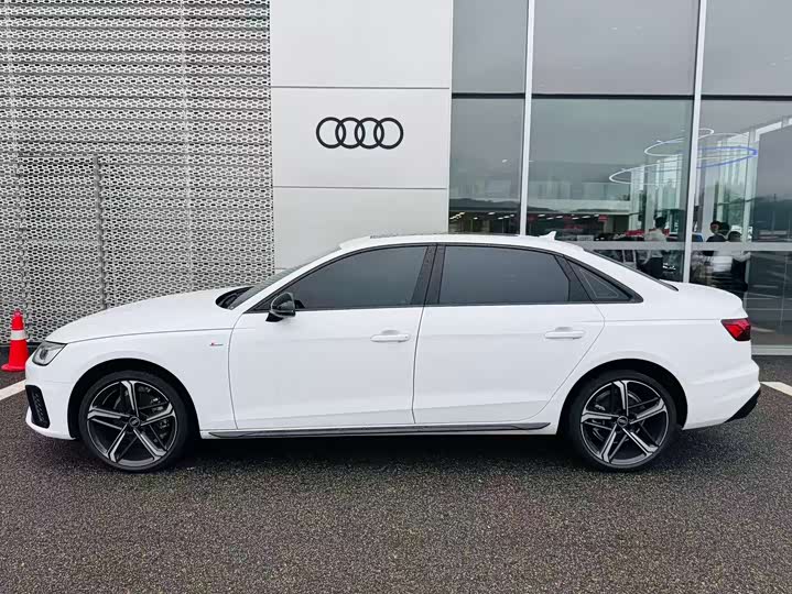 Фото 3 - Audi A4L