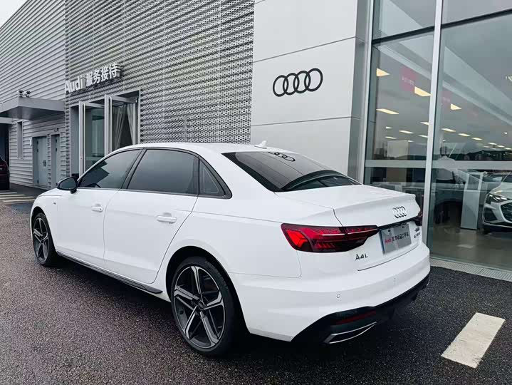 Фото 5 - Audi A4L