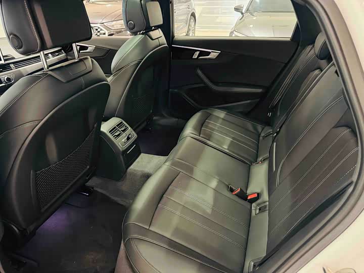 Фото 7 - Audi A4L