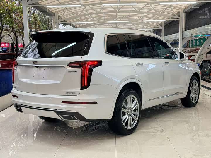Фото 4 - Cadillac XT6