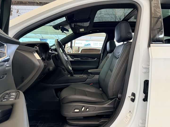 Фото 6 - Cadillac XT6