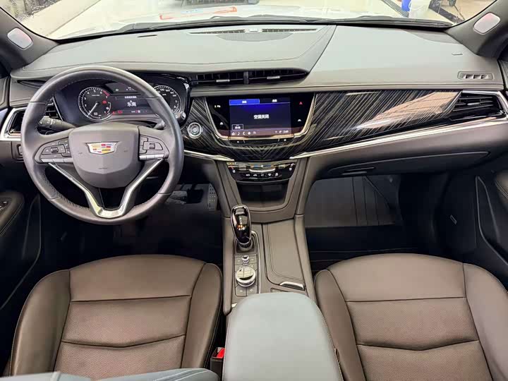 Фото 8 - Cadillac XT6