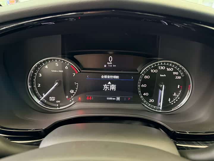 Фото 9 - Cadillac XT6