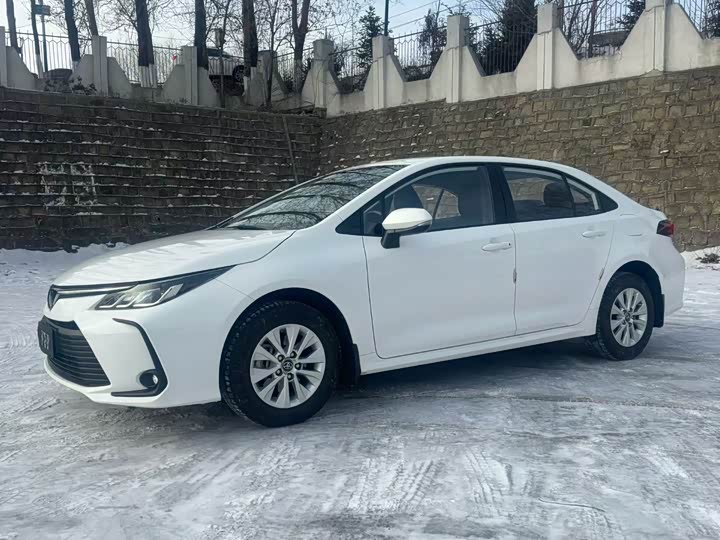 Фото 1 - Toyota Corolla