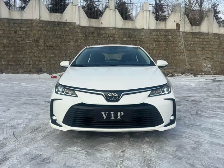 Фото 2 - Toyota Corolla