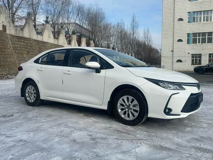 Фото 3 - Toyota Corolla