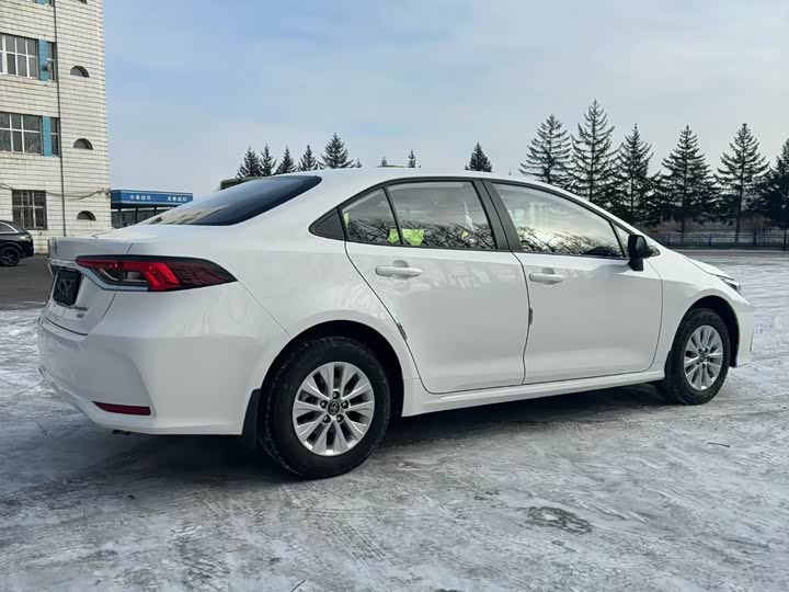 Фото 9 - Toyota Corolla