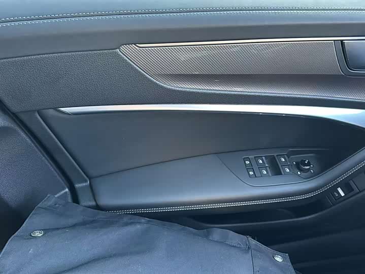 Фото 8 - Audi A6L