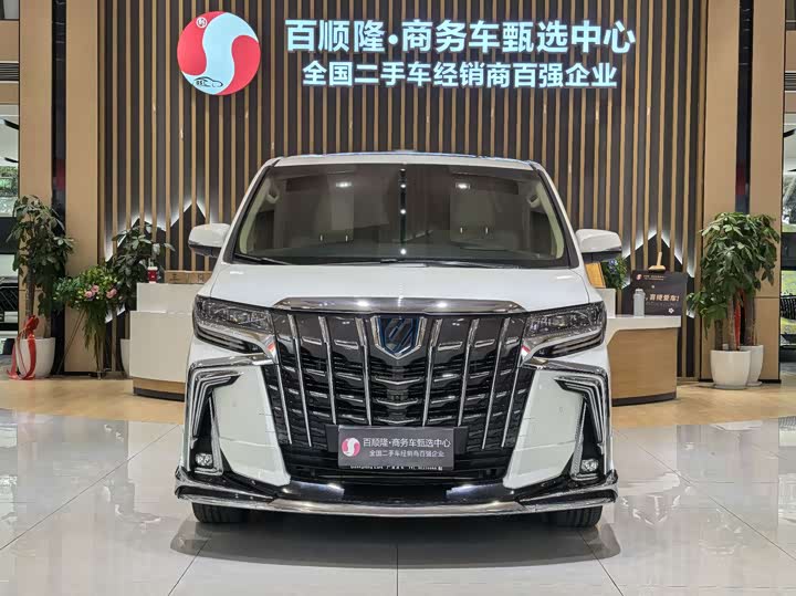 Фото 1 - Toyota Alphard