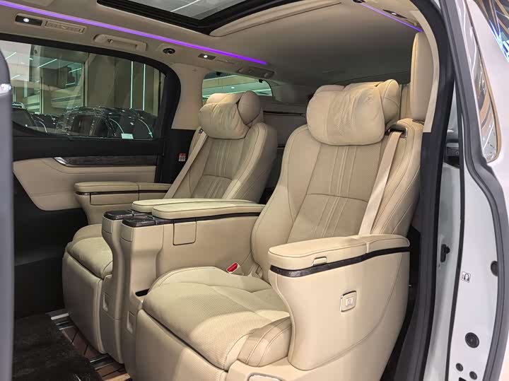 Фото 4 - Toyota Alphard
