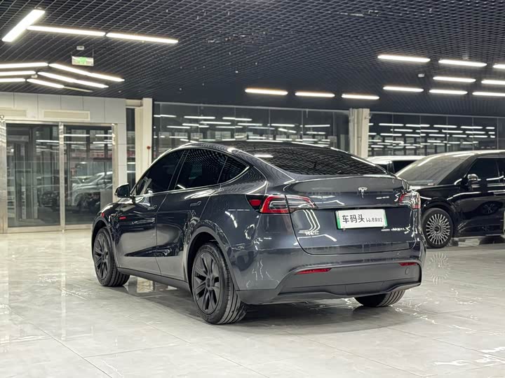 Фото 9 - Tesla Model Y