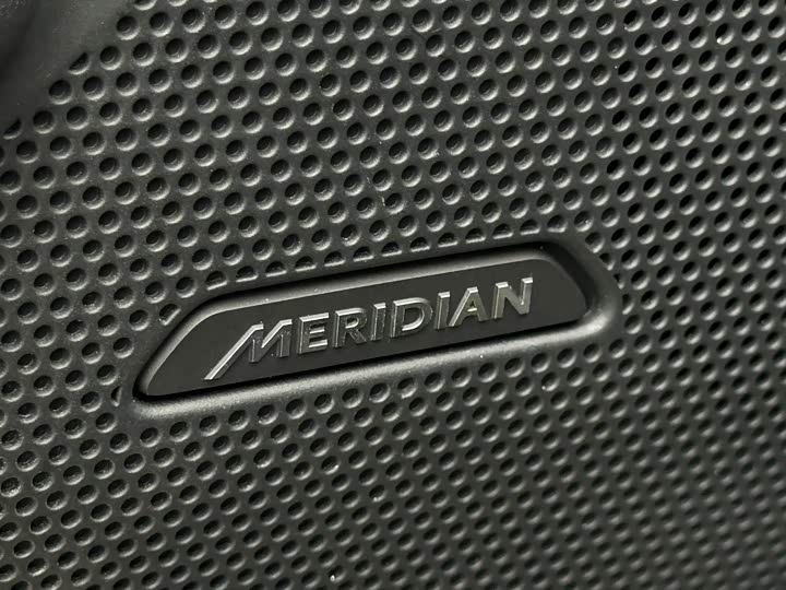 Фото 8 - Land Rover Range Rover Velar