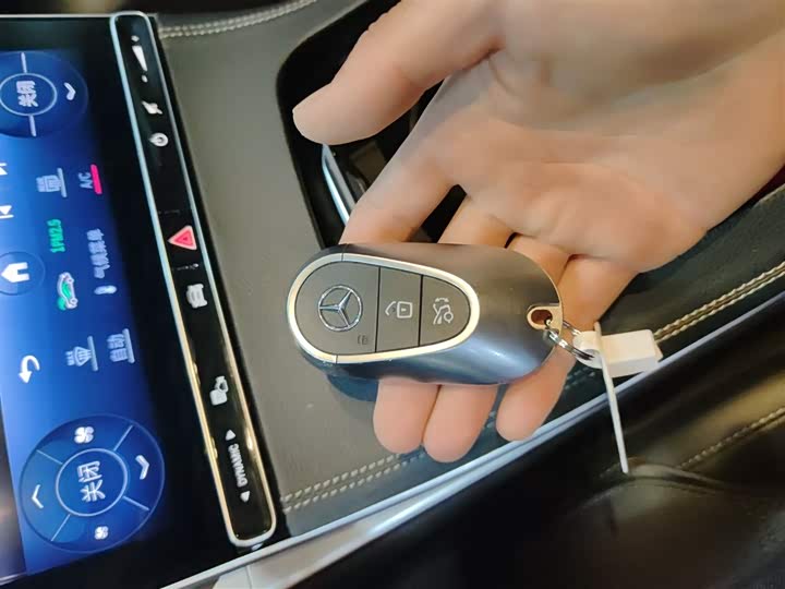 Фото 9 - Mercedes-Benz C-Class