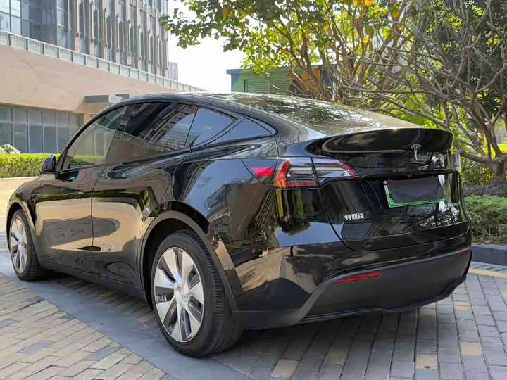 Фото 4 - Tesla Model Y