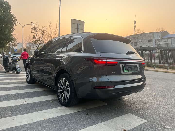 Фото 9 - LiXiang One