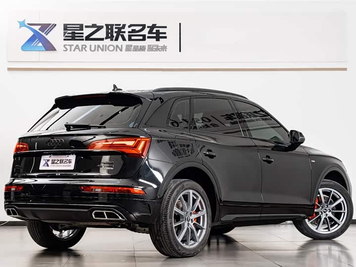 Фото 7 - Audi Q5L