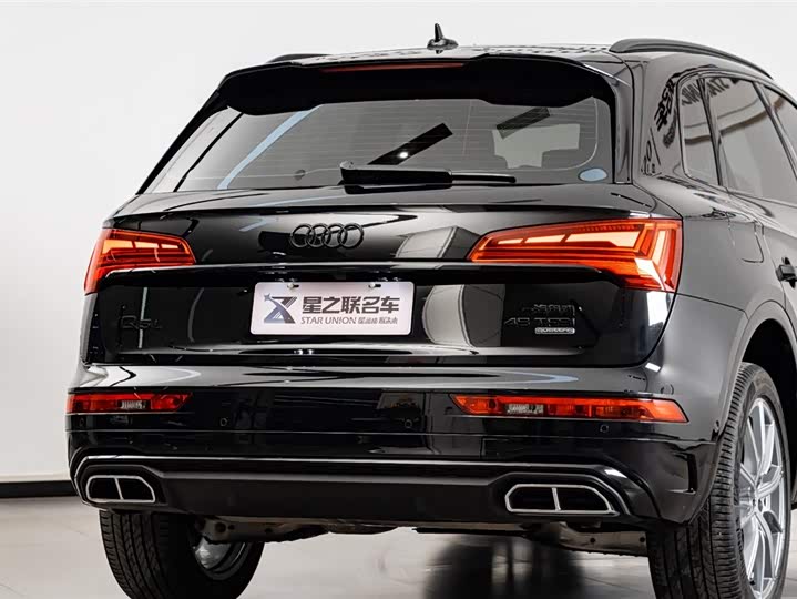 Фото 8 - Audi Q5L