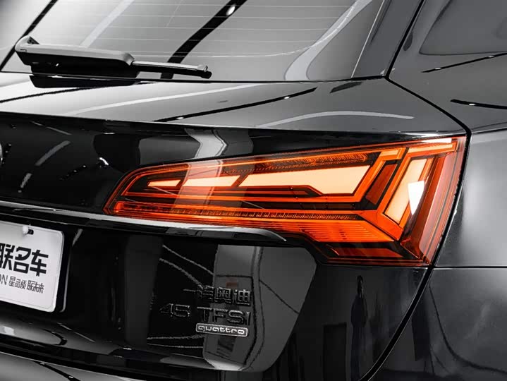 Фото 9 - Audi Q5L