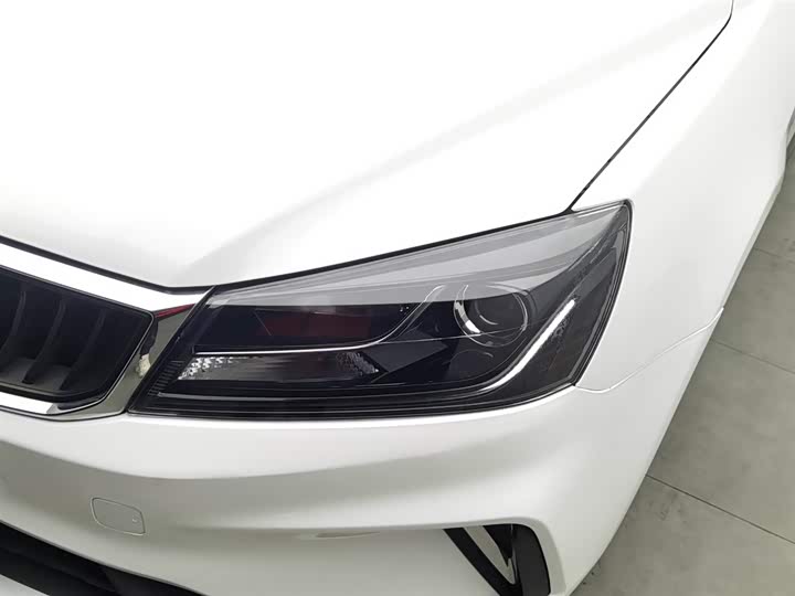 Фото 7 - Geely Emgrand