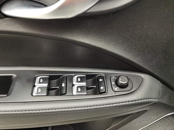Фото 9 - Geely Emgrand