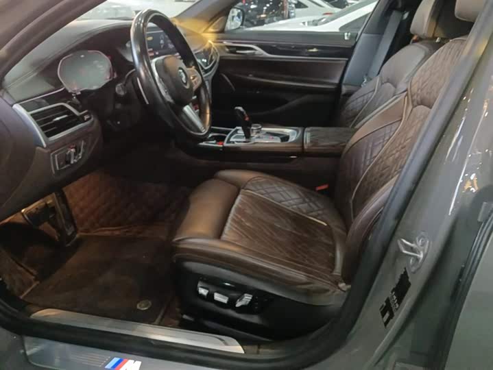 Фото 9 - BMW 7 Series