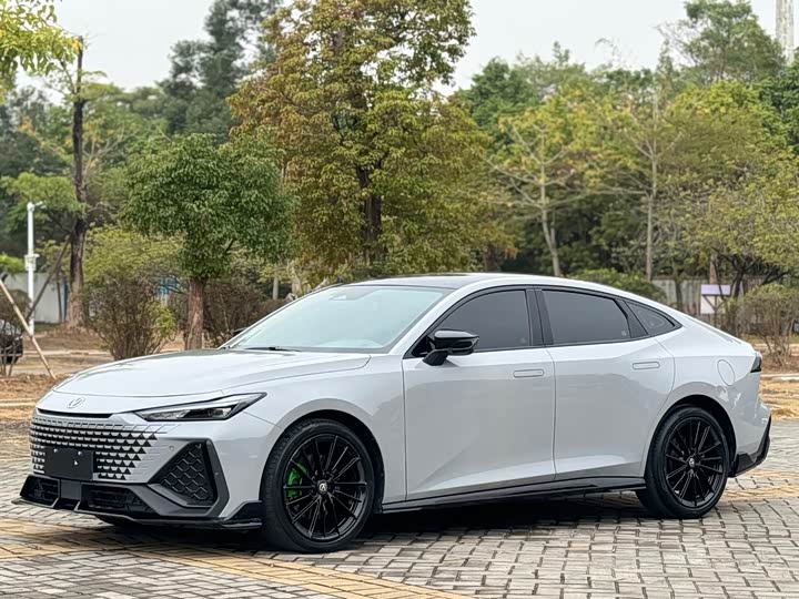 Фото 1 - Changan UNI-V