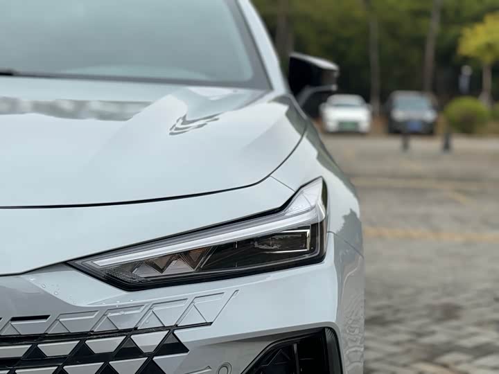 Фото 4 - Changan UNI-V