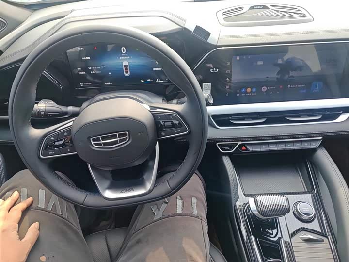 Фото 9 - Geely Monjaro