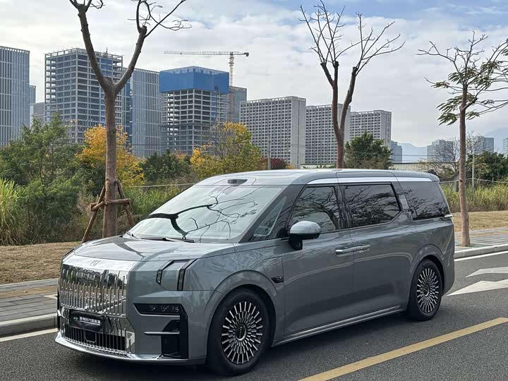 Фото 1 - Zeekr 009