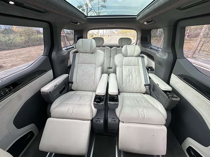 Фото 6 - Zeekr 009