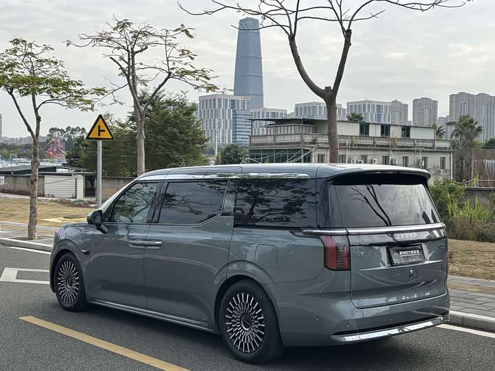 Фото 7 - Zeekr 009