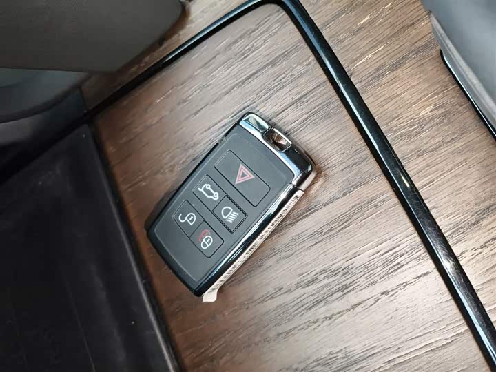 Фото 9 - Land Rover Discovery Sport Hybrid