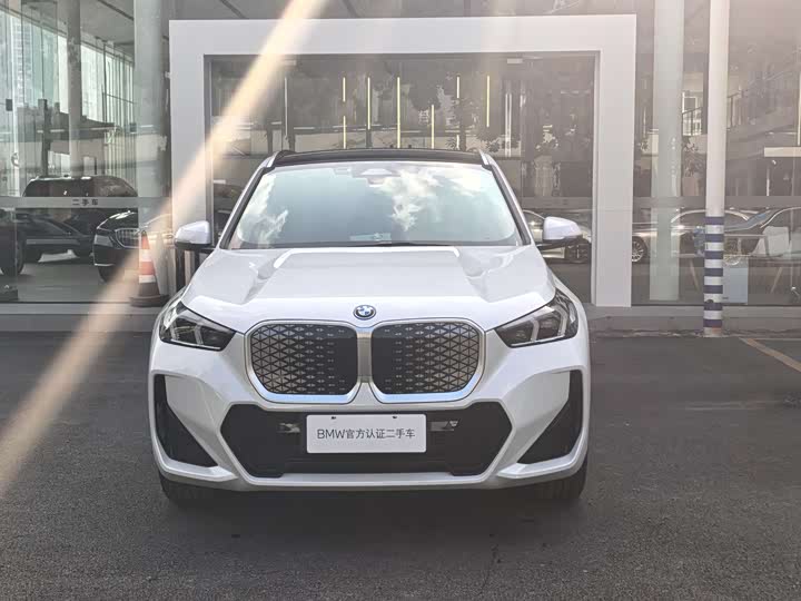 Фото 2 - BMW iX1