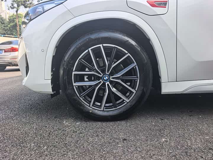 Фото 6 - BMW iX1