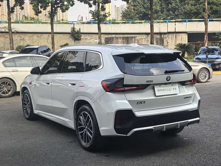 Фото 8 - BMW iX1