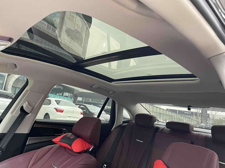 Фото 9 - Hongqi H5