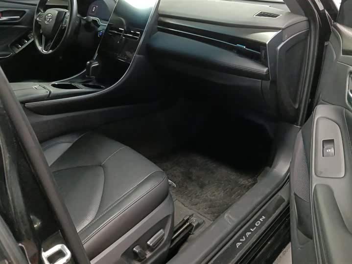 Фото 8 - Toyota Avalon