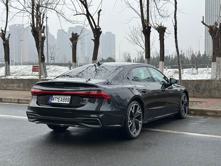 Фото 9 - Audi A7L