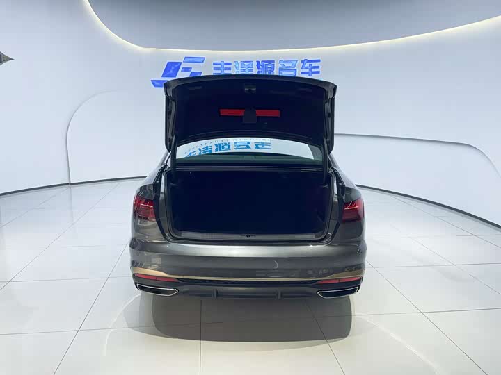 Фото 6 - Audi A4L