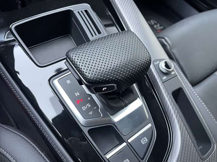 Фото 9 - Audi A4L