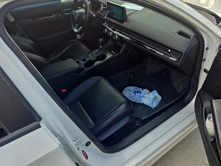 Фото 8 - Honda Civic