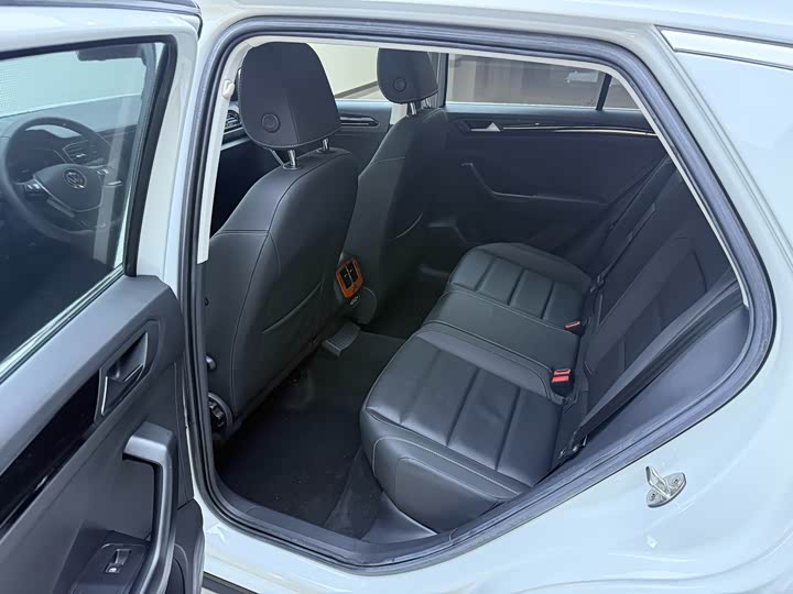 Фото 9 - Volkswagen T-Roc