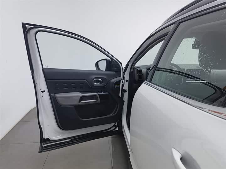 Фото 8 - Citroen C5 Aircross 2023