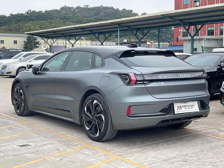 Фото 3 - Zeekr 001