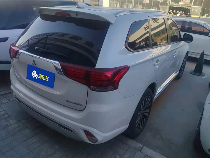 Фото 3 - Mitsubishi Outlander