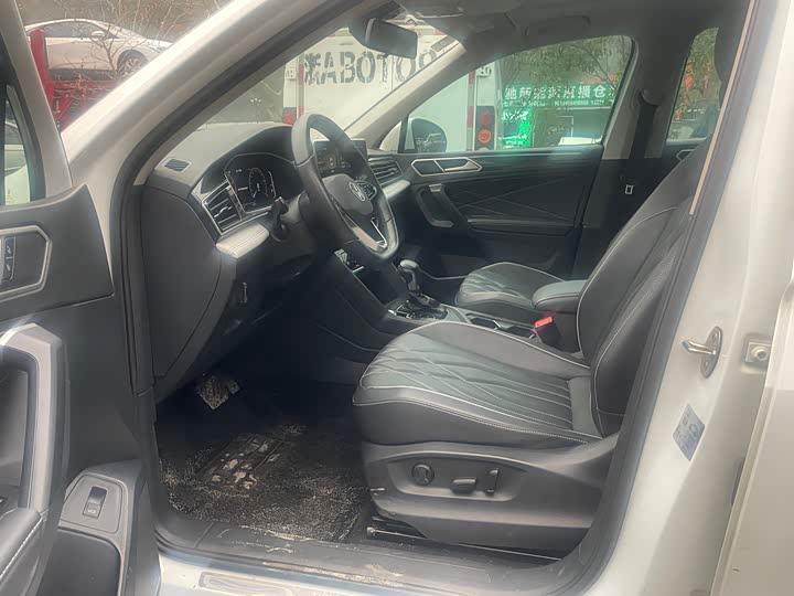 Фото 3 - Volkswagen Tiguan L Pro