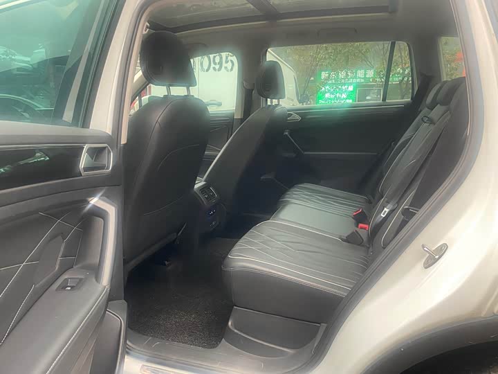 Фото 4 - Volkswagen Tiguan L Pro