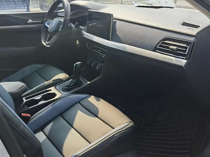 Фото 7 - Volkswagen Lavida