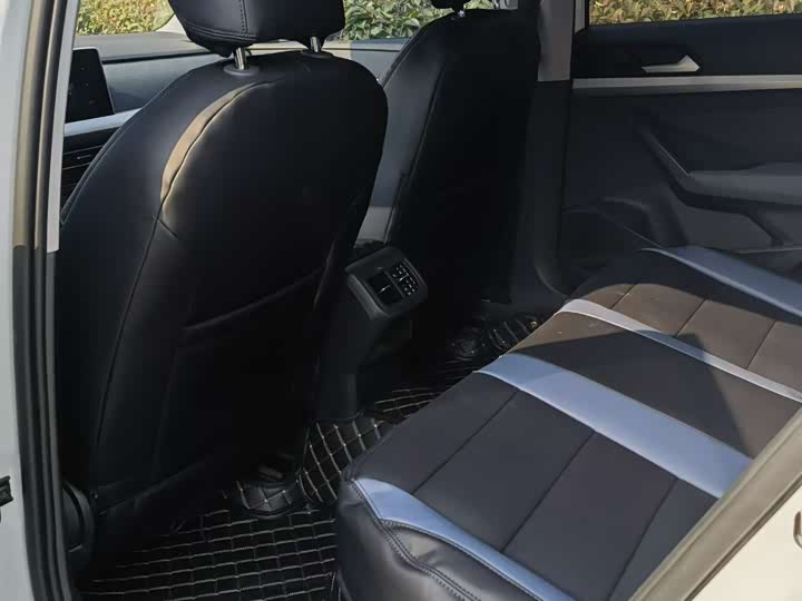 Фото 8 - Volkswagen Lavida